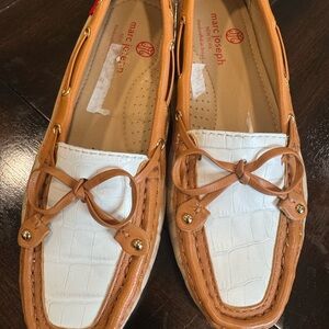 New! Marc Joseph Women's Tan and White Loafers